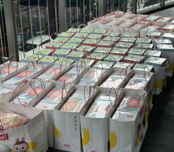 金惠配资 LABUBU二手价走低有黄牛称暂停收货 市场泡沫破裂